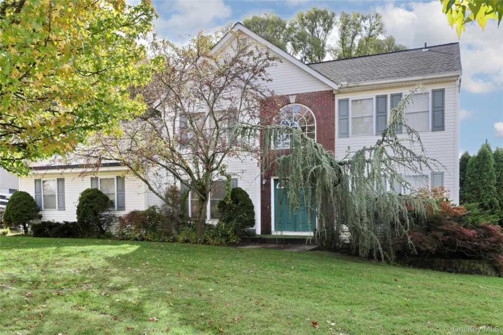 14 Blue Heron Road, Nanuet, NY 10954 - Photo 2 of 37