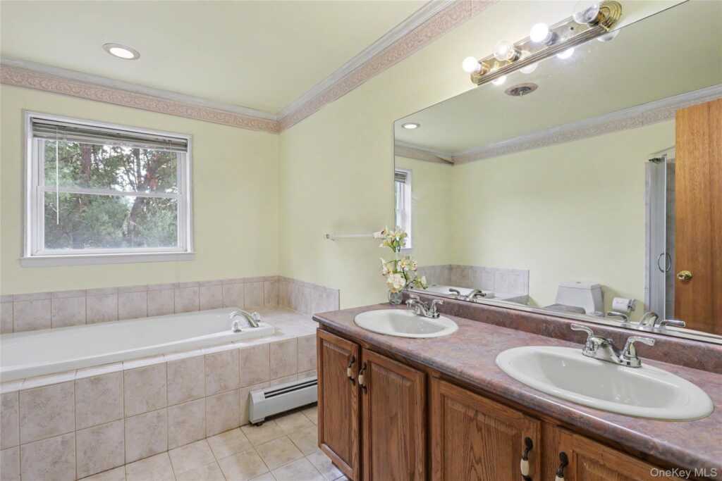 14 Blue Heron Road, Nanuet, NY 10954 - Photo 22 of 37