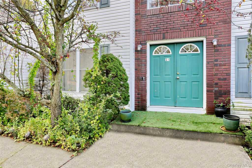 14 Blue Heron Road, Nanuet, NY 10954 - Photo 3 of 37