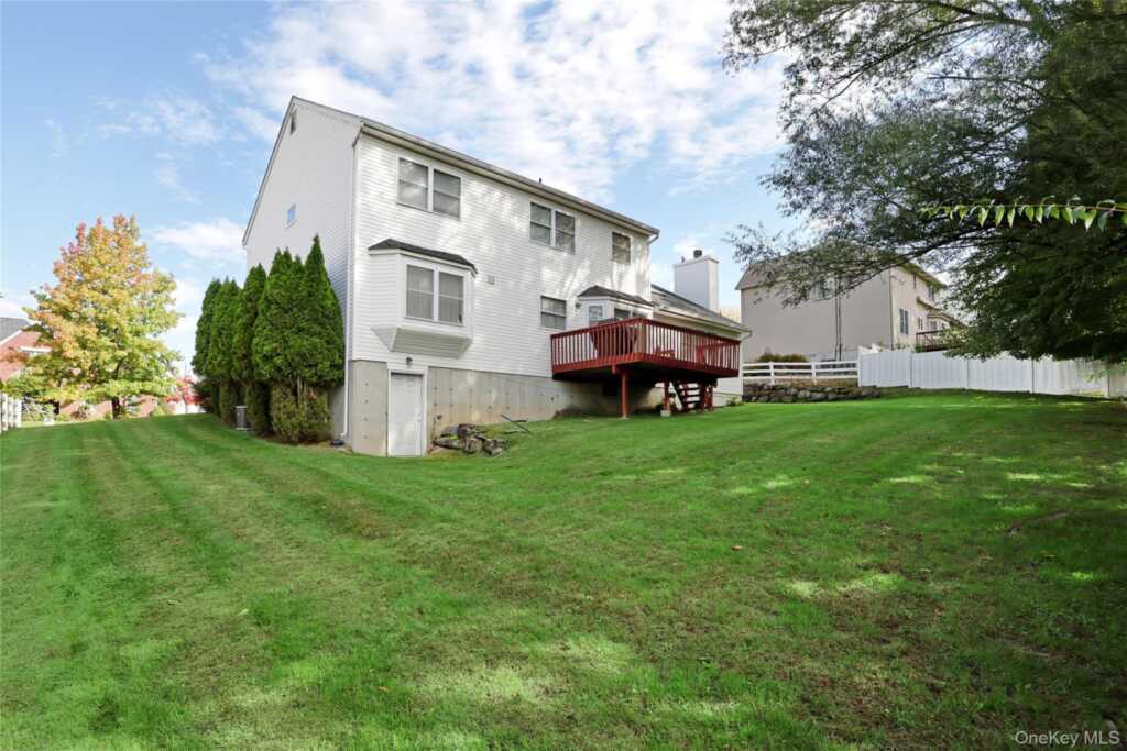 14 Blue Heron Road, Nanuet, NY 10954 - Photo 32 of 37