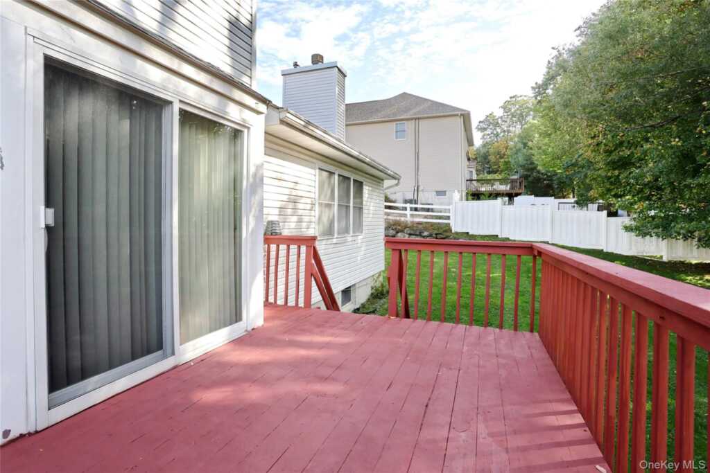 14 Blue Heron Road, Nanuet, NY 10954 - Photo 35 of 37