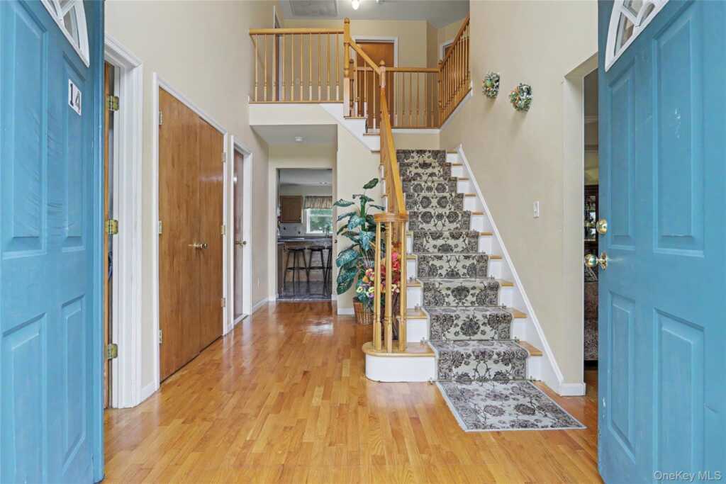 14 Blue Heron Road, Nanuet, NY 10954 - Photo 4 of 37