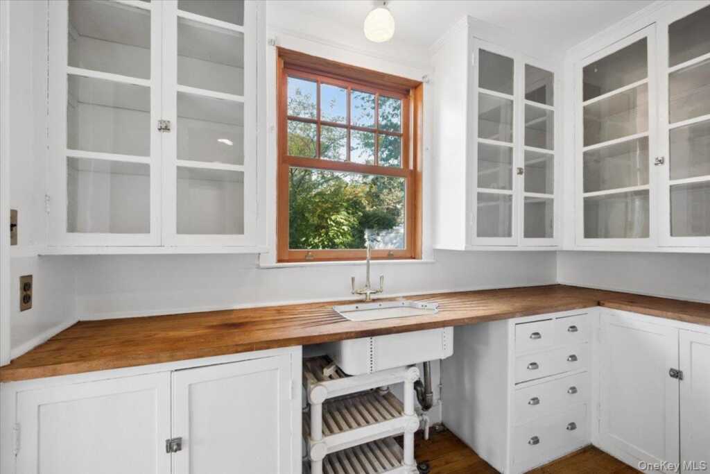 20 Whitfield Terrace, New Rochelle, NY 10801 - Photo 10 of 30