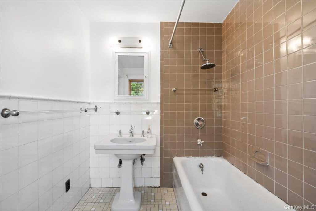 20 Whitfield Terrace, New Rochelle, NY 10801 - Photo 13 of 30