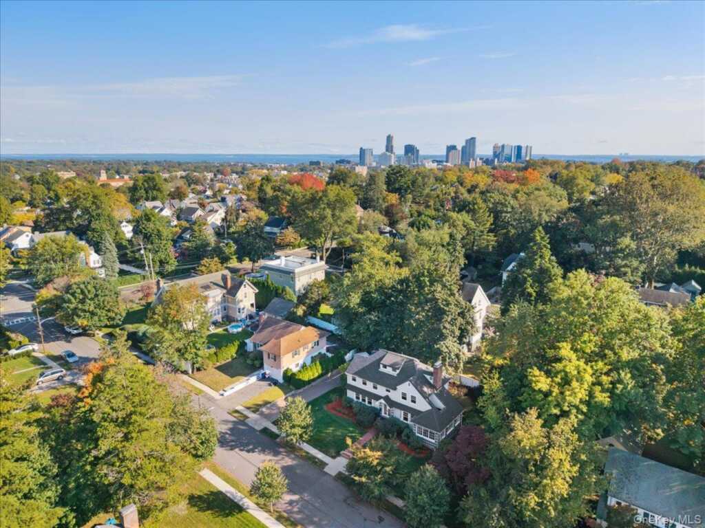 20 Whitfield Terrace, New Rochelle, NY 10801 - Photo 2 of 30