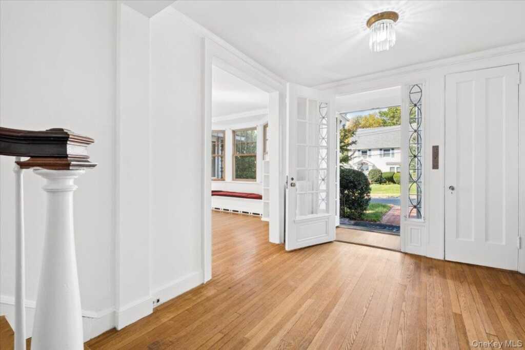 20 Whitfield Terrace, New Rochelle, NY 10801 - Photo 3 of 30