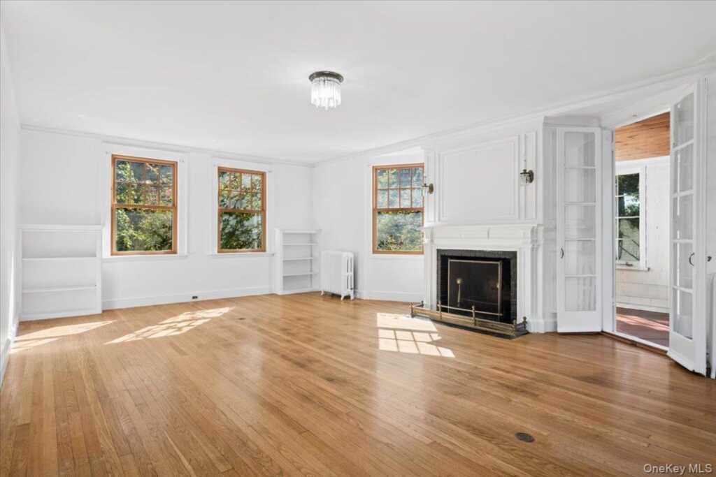 20 Whitfield Terrace, New Rochelle, NY 10801 - Photo 4 of 30
