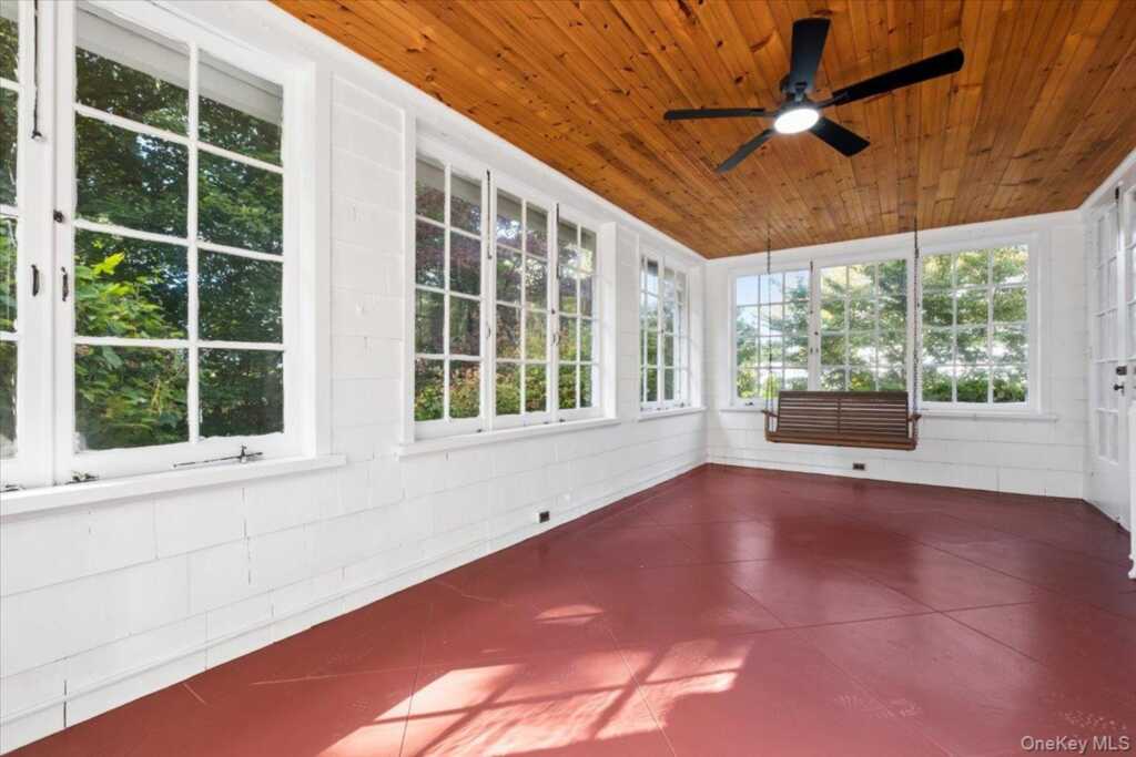 20 Whitfield Terrace, New Rochelle, NY 10801 - Photo 6 of 30