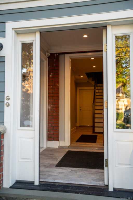 26 Pratt Street, New Rochelle, NY 10801 - Photo 2 of 33