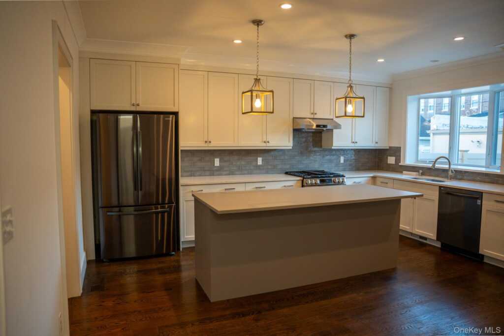26 Pratt Street, New Rochelle, NY 10801 - Photo 4 of 33