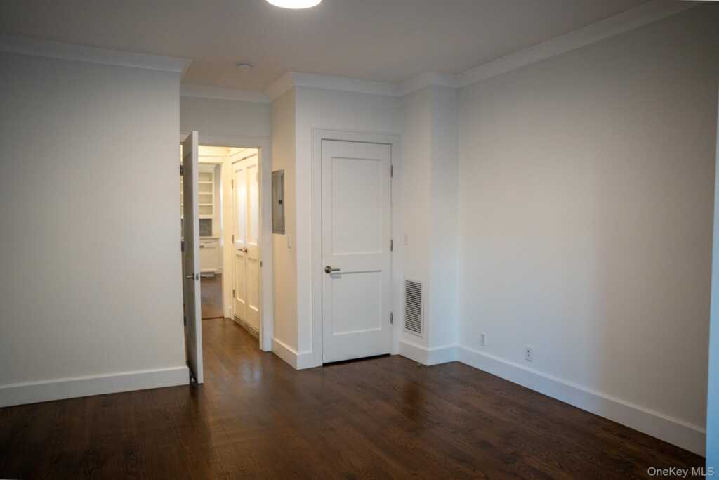 26 Pratt Street, New Rochelle, NY 10801 - Photo 9 of 33