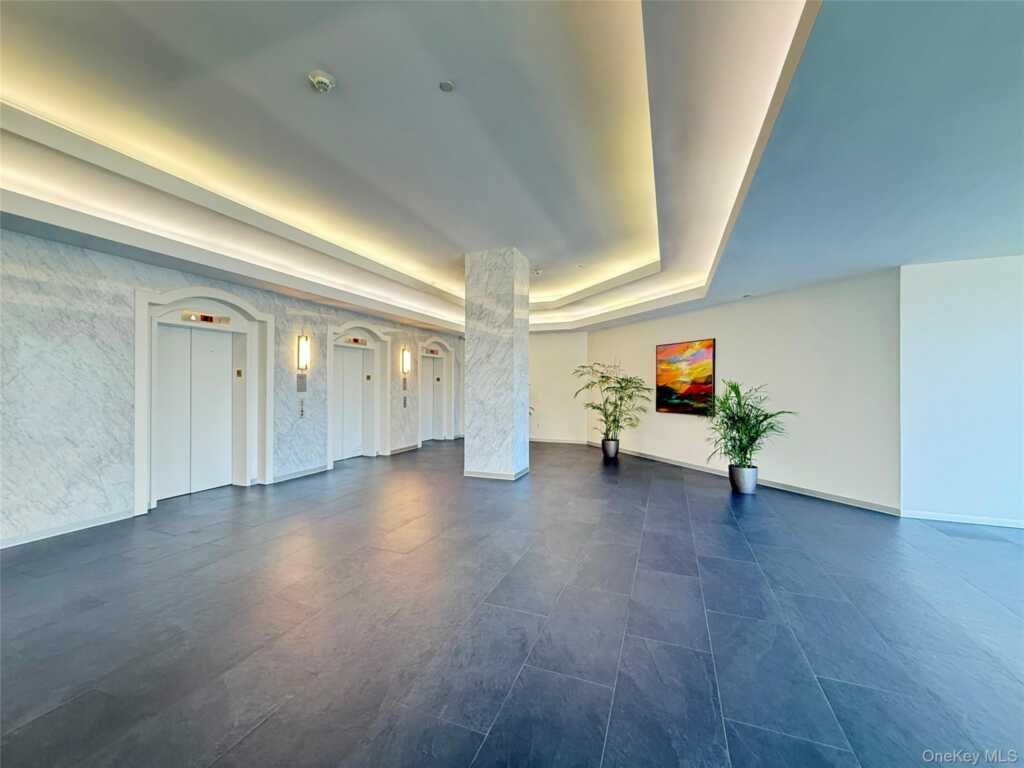 4 Martine Avenue, Unit #203, White Plains, NY 10606 - Photo 4 of 18