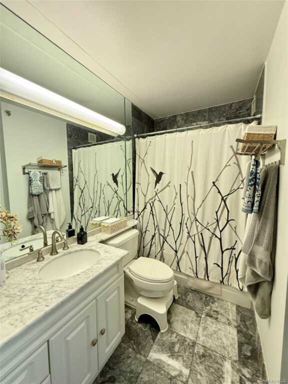 4 Martine Avenue, Unit #203, White Plains, NY 10606 - Photo 8 of 18