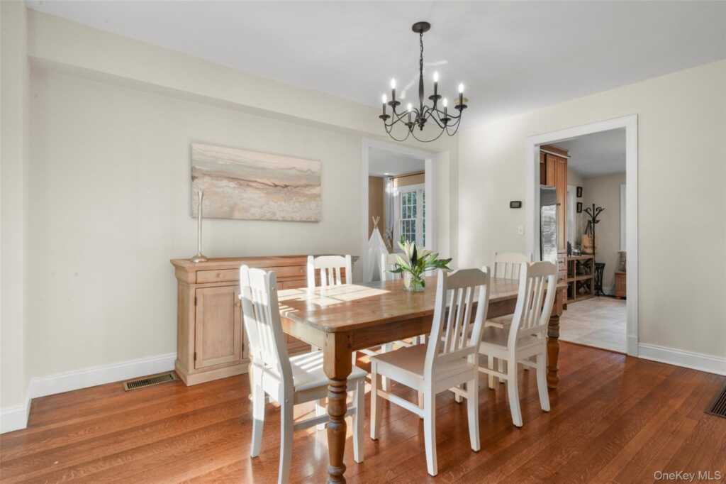 51 Maywood Road, New Rochelle, NY 10804 - Photo 10 of 48