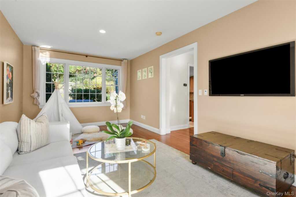 51 Maywood Road, New Rochelle, NY 10804 - Photo 17 of 48