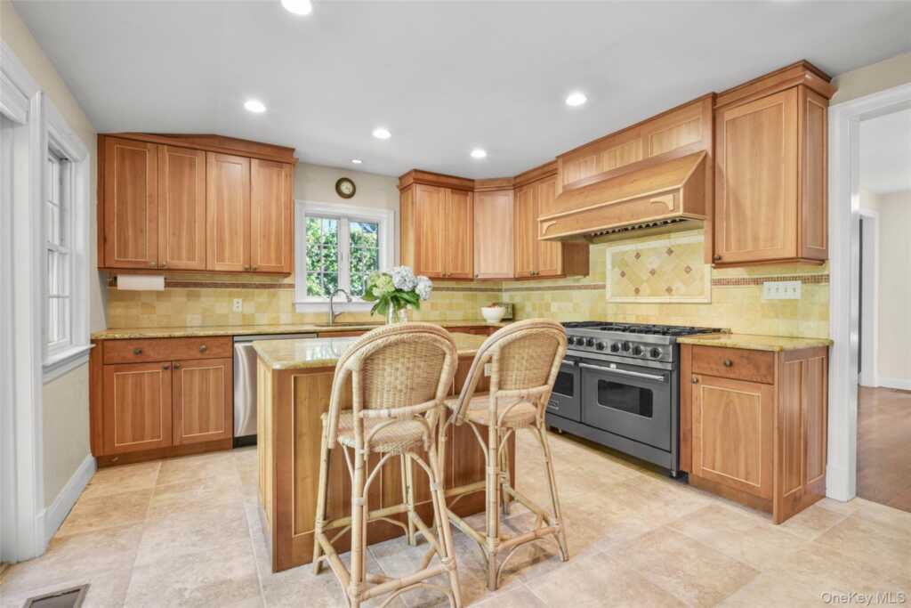 51 Maywood Road, New Rochelle, NY 10804 - Photo 20 of 48