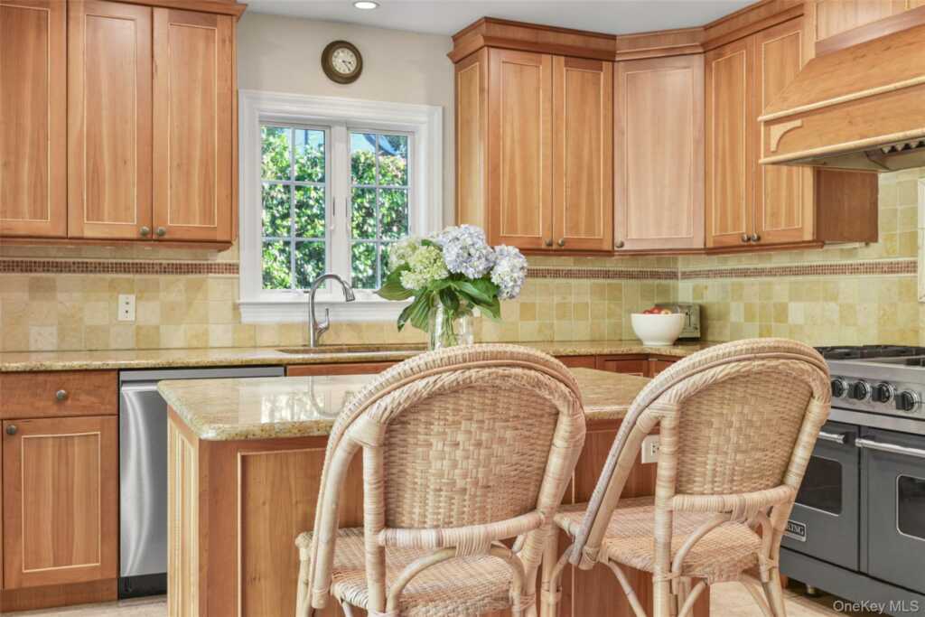 51 Maywood Road, New Rochelle, NY 10804 - Photo 21 of 48
