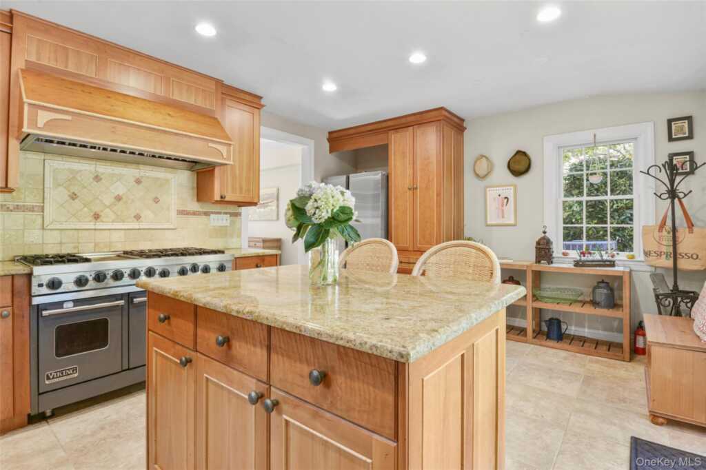 51 Maywood Road, New Rochelle, NY 10804 - Photo 24 of 48
