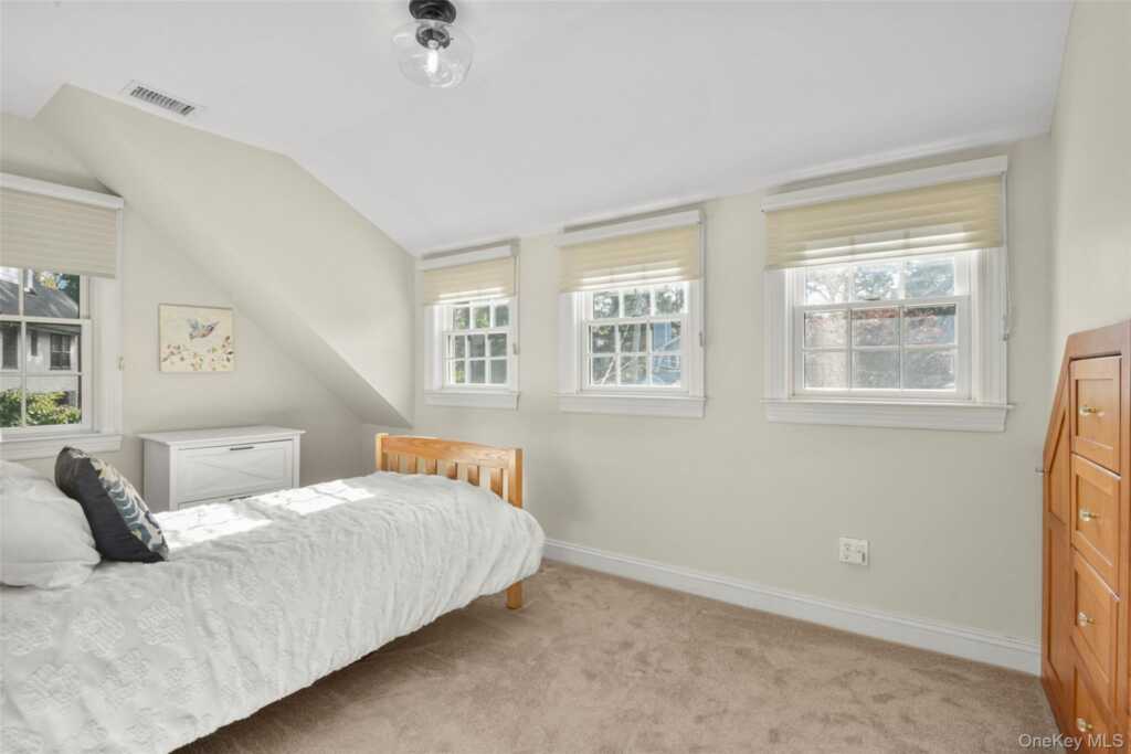 51 Maywood Road, New Rochelle, NY 10804 - Photo 34 of 48