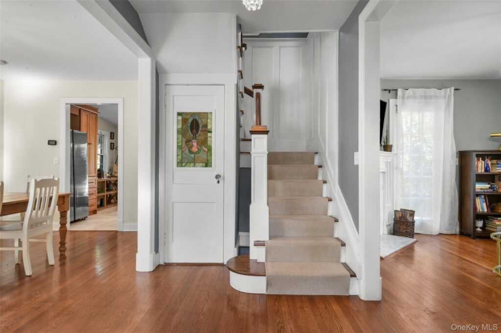 51 Maywood Road, New Rochelle, NY 10804 - Photo 4 of 48
