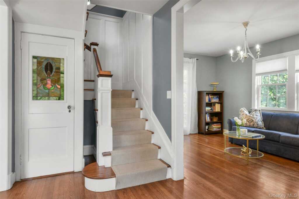 51 Maywood Road, New Rochelle, NY 10804 - Photo 5 of 48