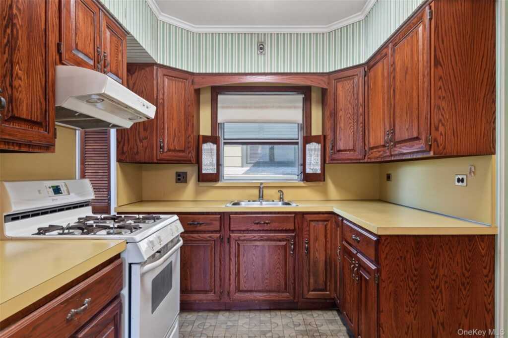 55 Hill Street, New Rochelle, NY 10801 - Photo 11 of 39