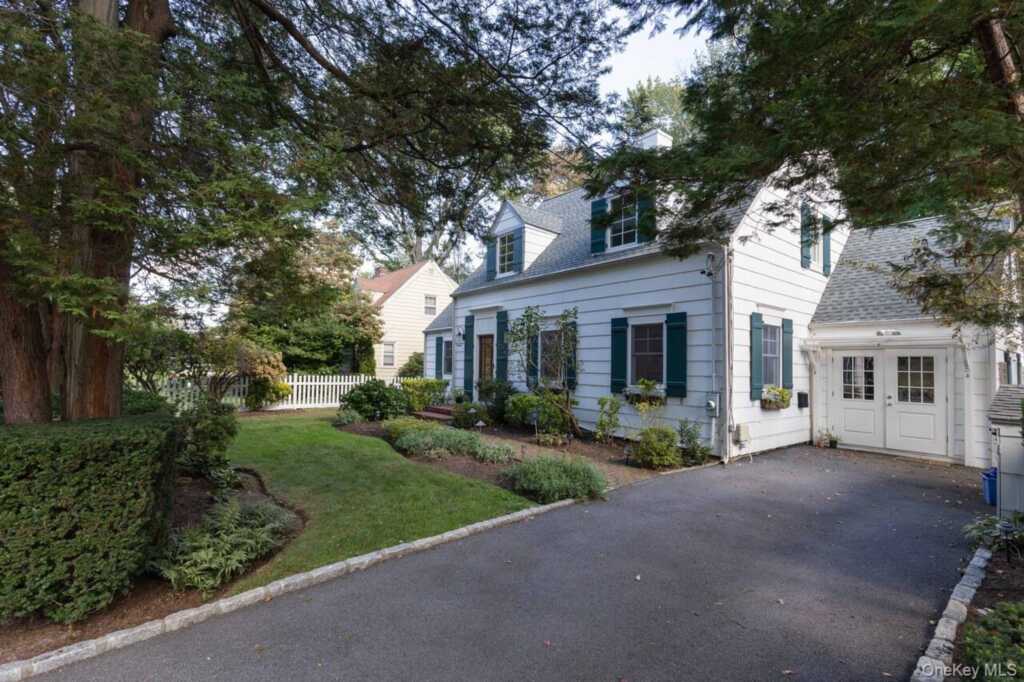 7 Knollwood Drive, Rye, NY 10573 - Photo 2 of 26