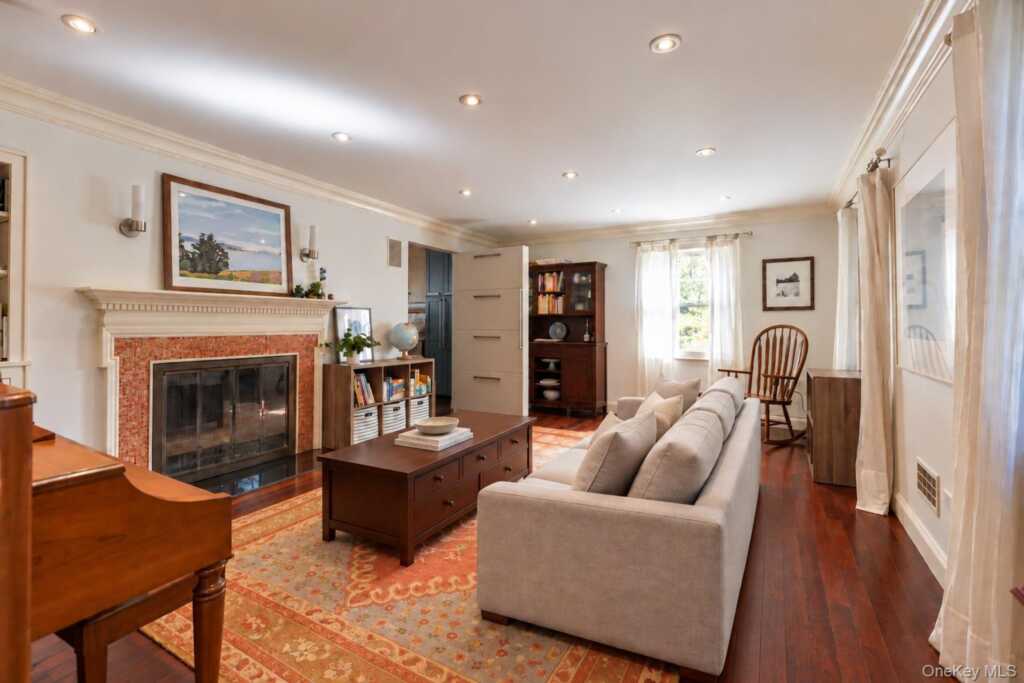 7 Knollwood Drive, Rye, NY 10573 - Photo 4 of 26