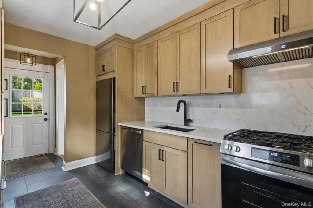 232 Clinton Avenue, New Rochelle, NY 10801 - Photo 10 of 37