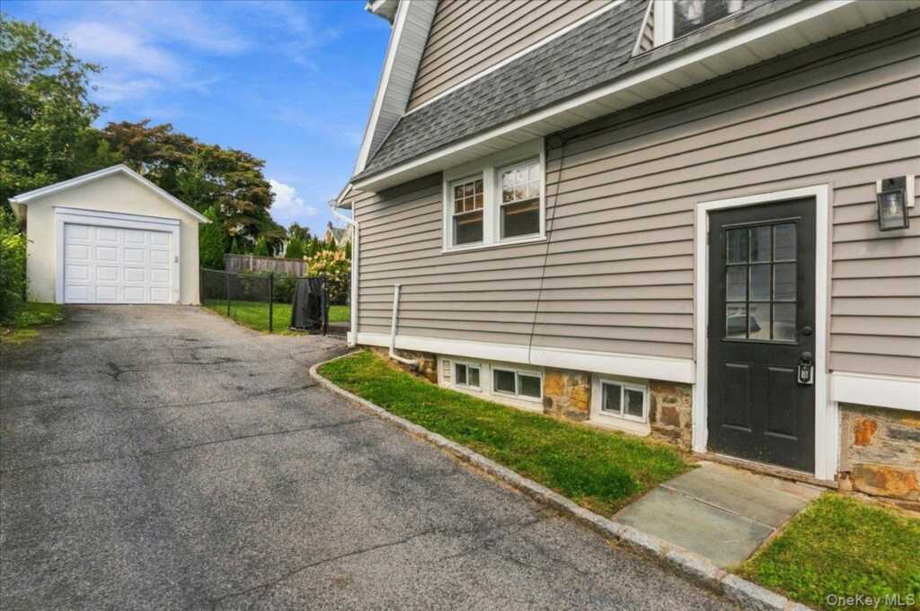 232 Clinton Avenue, New Rochelle, NY 10801 - Photo 32 of 37