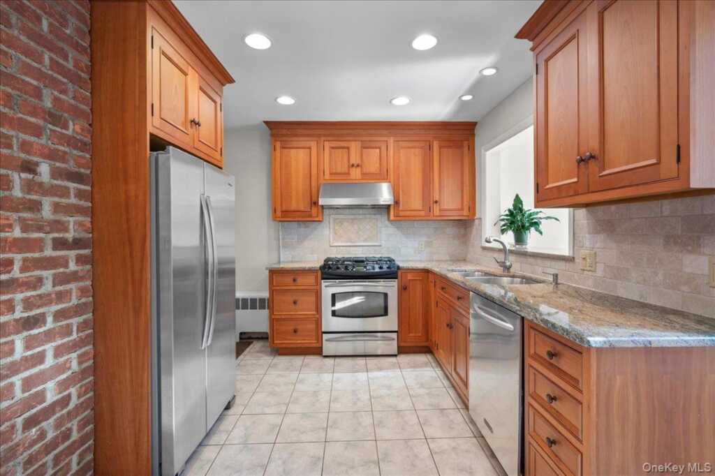 18 Maywood Avenue, Rye, NY 10573 - Photo 2 of 28