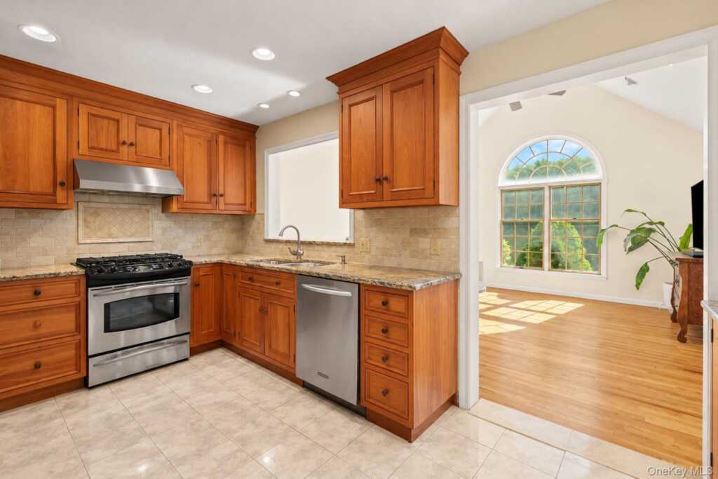 18 Maywood Avenue, Rye, NY 10573 - Photo 3 of 28