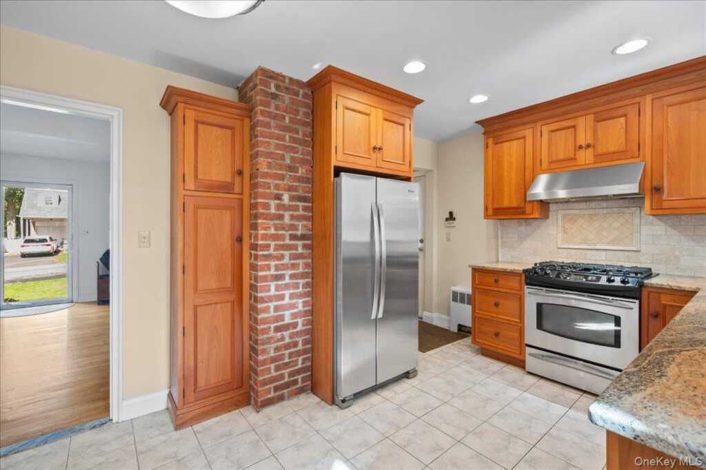 18 Maywood Avenue, Rye, NY 10573 - Photo 5 of 28