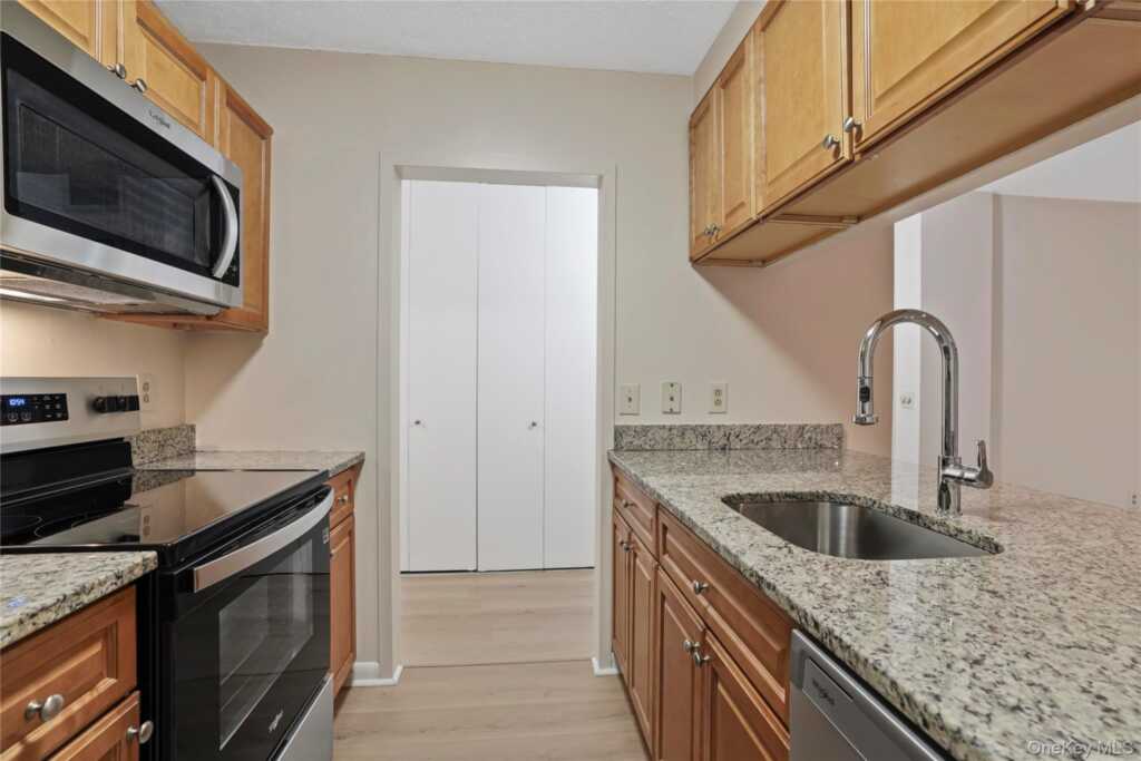 25 Rockledge Avenue, Unit #201W, White Plains, NY 10601 - Photo 10 of 30