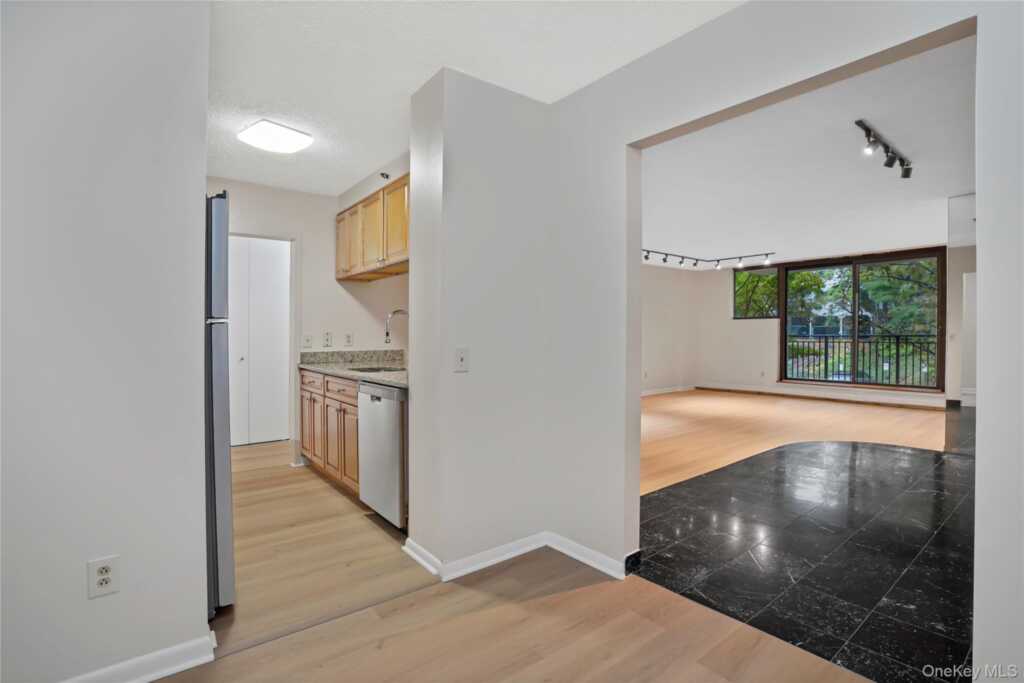 25 Rockledge Avenue, Unit #201W, White Plains, NY 10601 - Photo 11 of 30