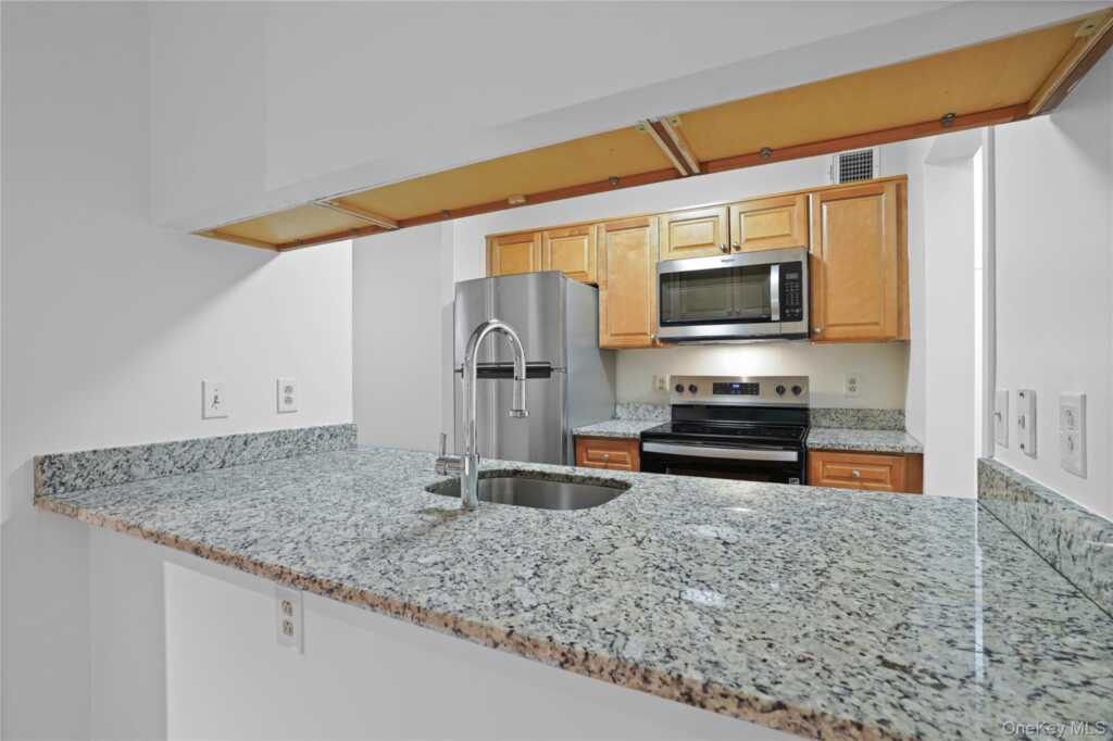 25 Rockledge Avenue, Unit #201W, White Plains, NY 10601 - Photo 16 of 30
