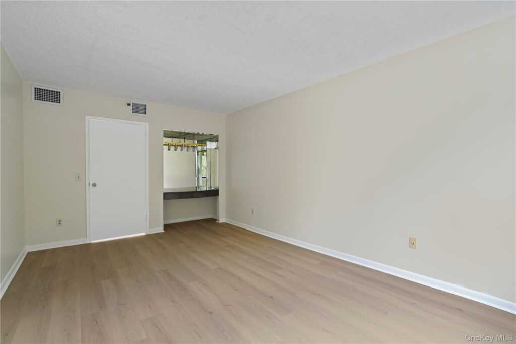 25 Rockledge Avenue, Unit #201W, White Plains, NY 10601 - Photo 23 of 30