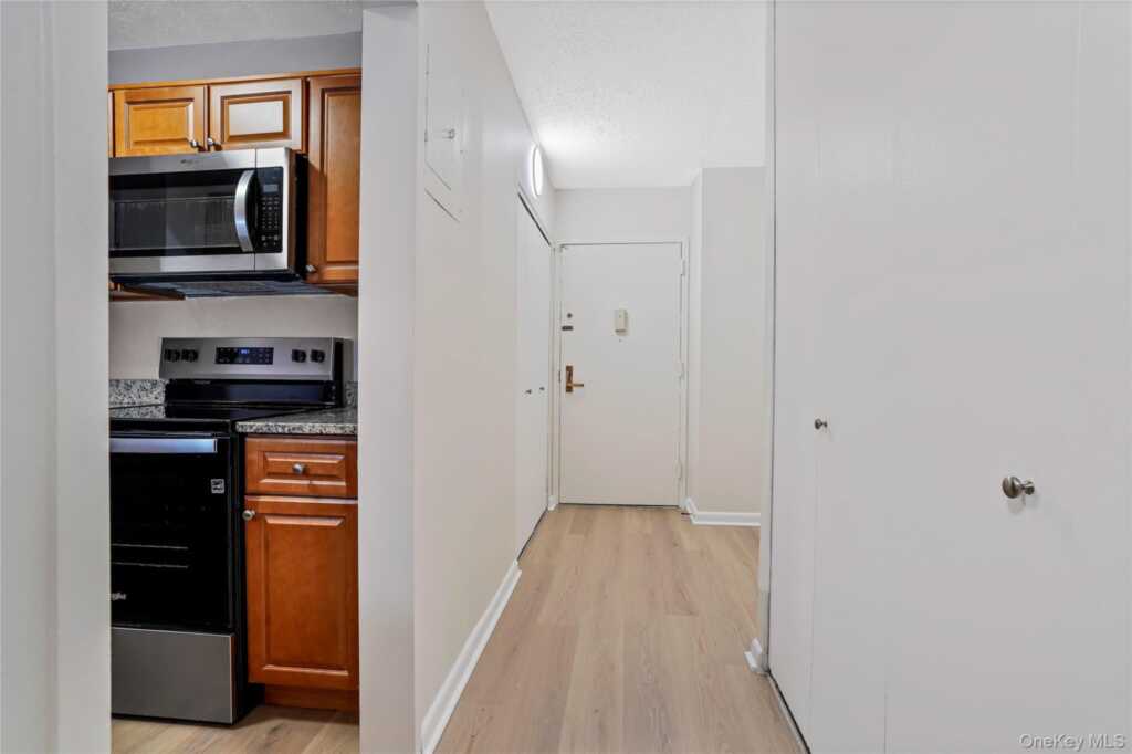 25 Rockledge Avenue, Unit #201W, White Plains, NY 10601 - Photo 8 of 30