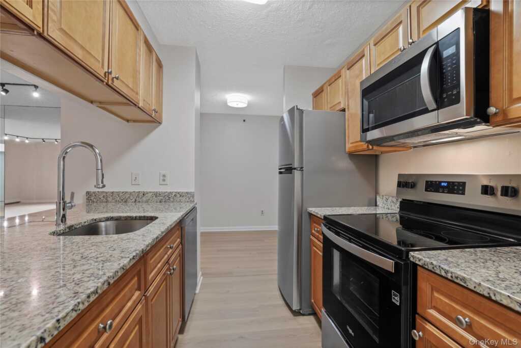 25 Rockledge Avenue, Unit #201W, White Plains, NY 10601 - Photo 9 of 30