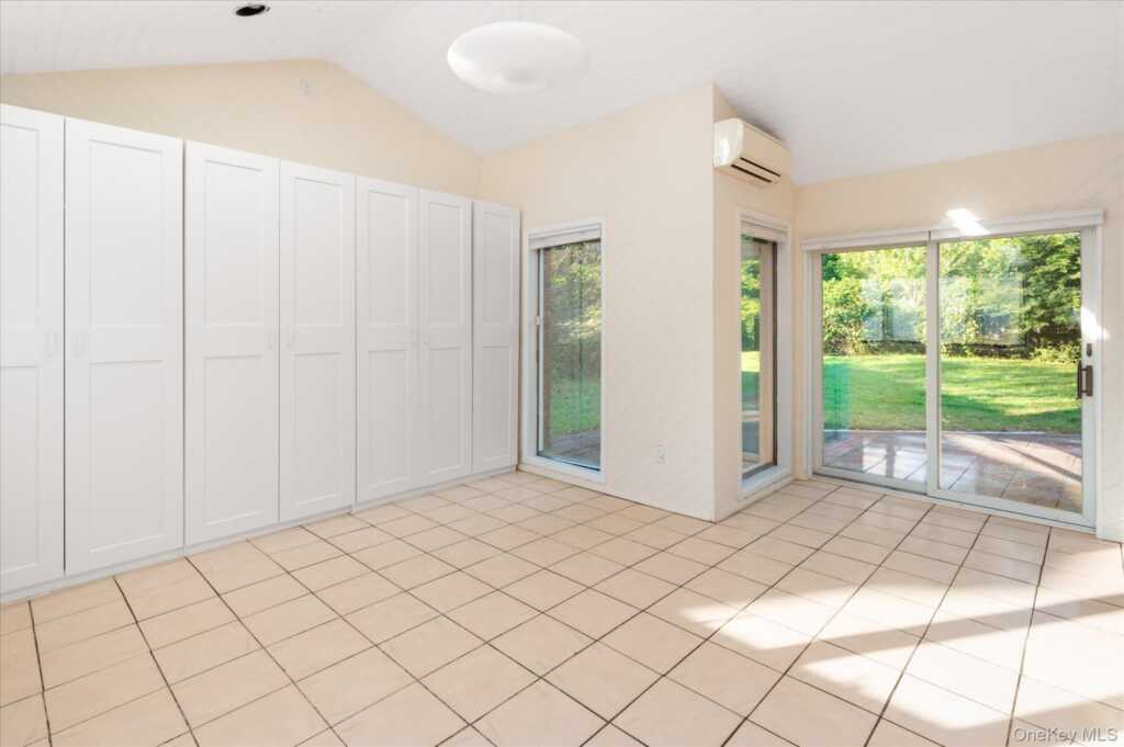 10 Bell Place, Rye, NY 10573 - Photo 16 of 35