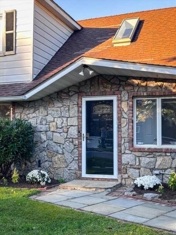 10 Bell Place, Rye, NY 10573 - Photo 2 of 35