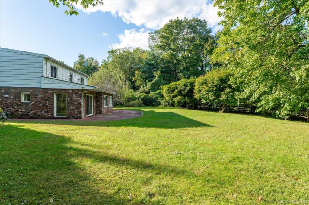 10 Bell Place, Rye, NY 10573 - Photo 3 of 35