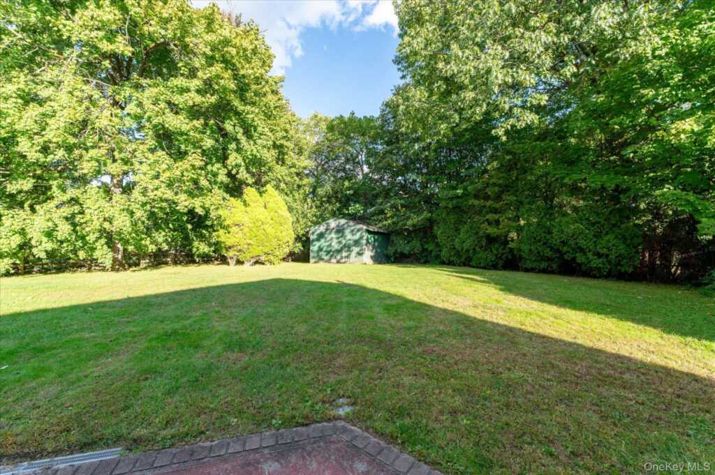 10 Bell Place, Rye, NY 10573 - Photo 4 of 35