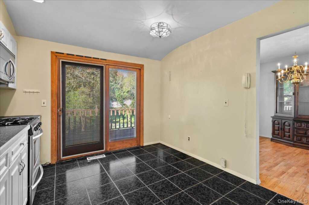 1 Daisy Court, Nanuet, NY 10954 - Photo 11 of 35
