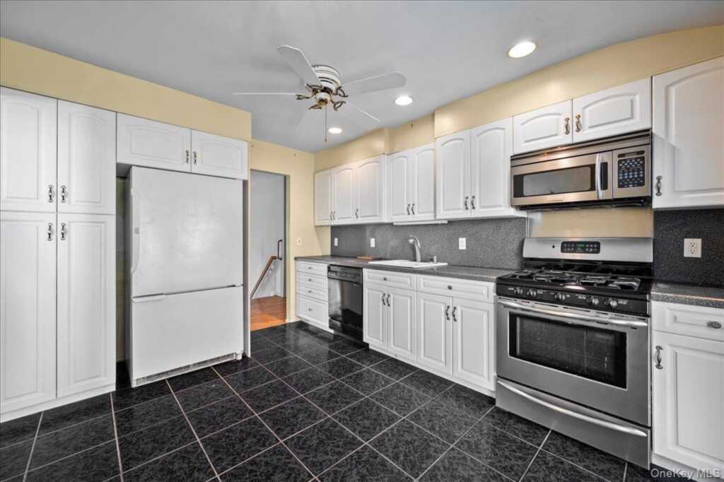 1 Daisy Court, Nanuet, NY 10954 - Photo 13 of 35