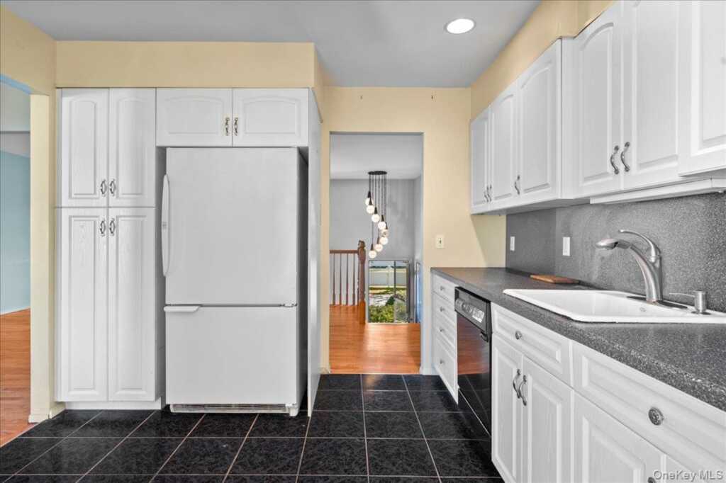 1 Daisy Court, Nanuet, NY 10954 - Photo 14 of 35