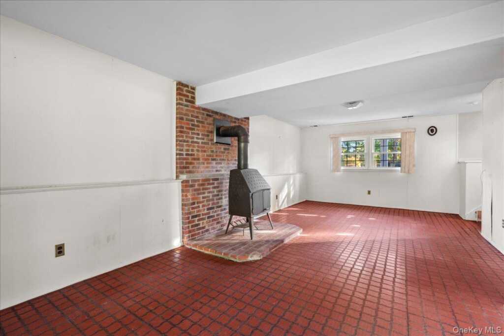 1 Daisy Court, Nanuet, NY 10954 - Photo 25 of 35
