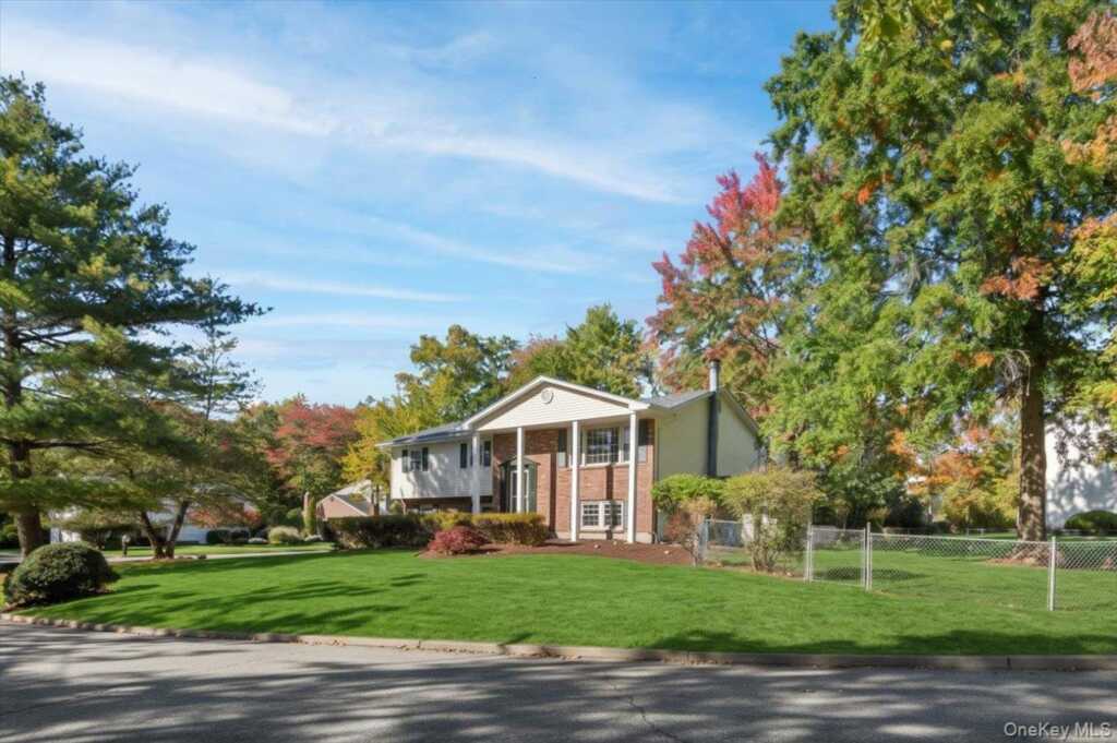 1 Daisy Court, Nanuet, NY 10954 - Photo 2 of 35