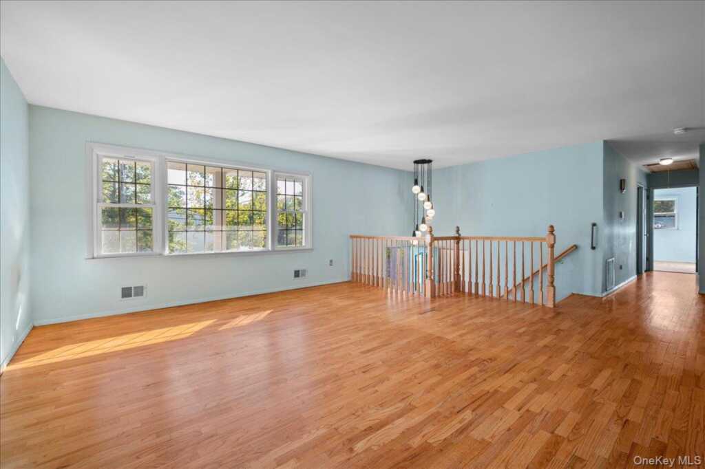 1 Daisy Court, Nanuet, NY 10954 - Photo 6 of 35
