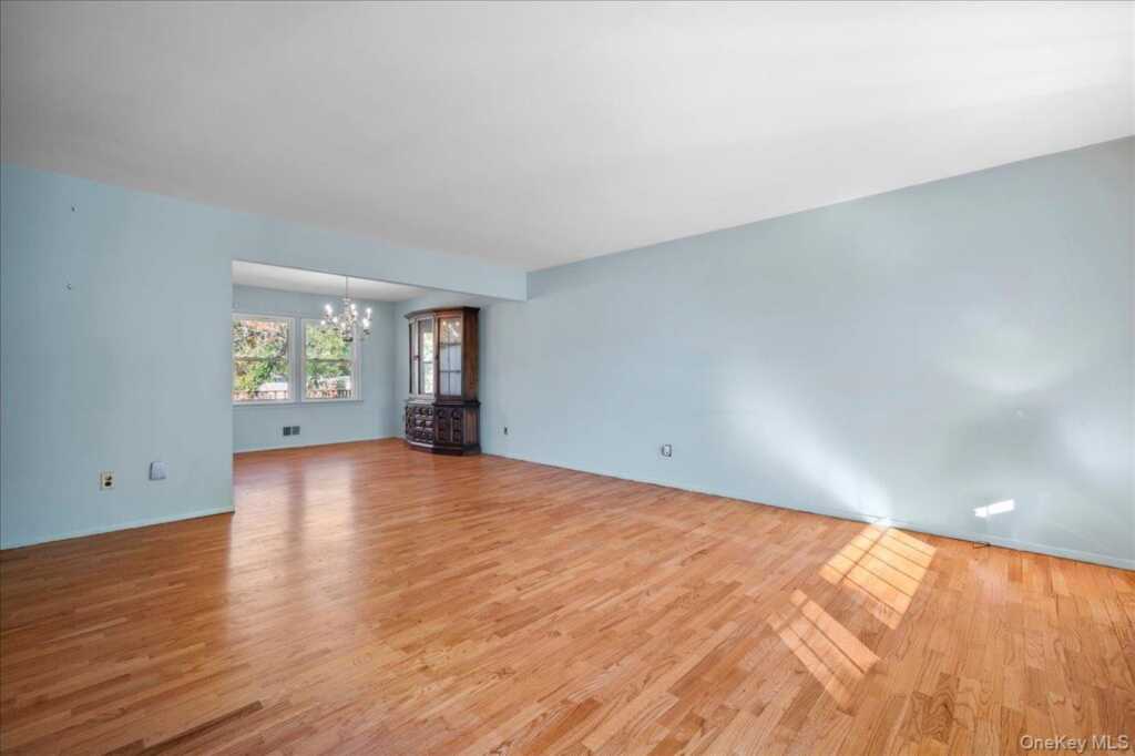 1 Daisy Court, Nanuet, NY 10954 - Photo 7 of 35